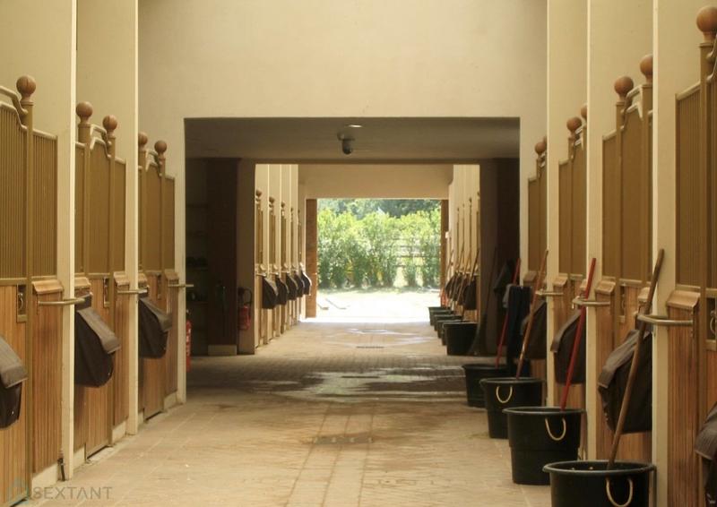 Haras - 700 m² - 26 pièces