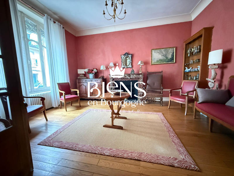 Maison - 200 m² - 9 pièces