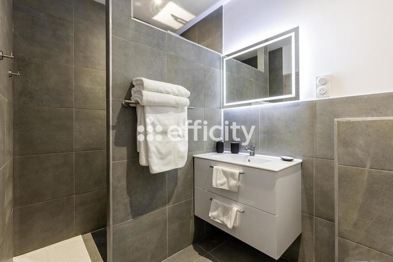 Maison - 340 m² - 10 pièces