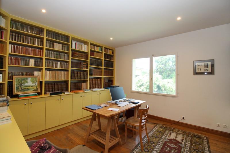 Maison - 242 m² - 7 pièces