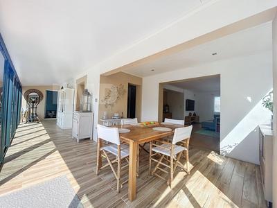 Appartement - 110 m² - 4 pièces