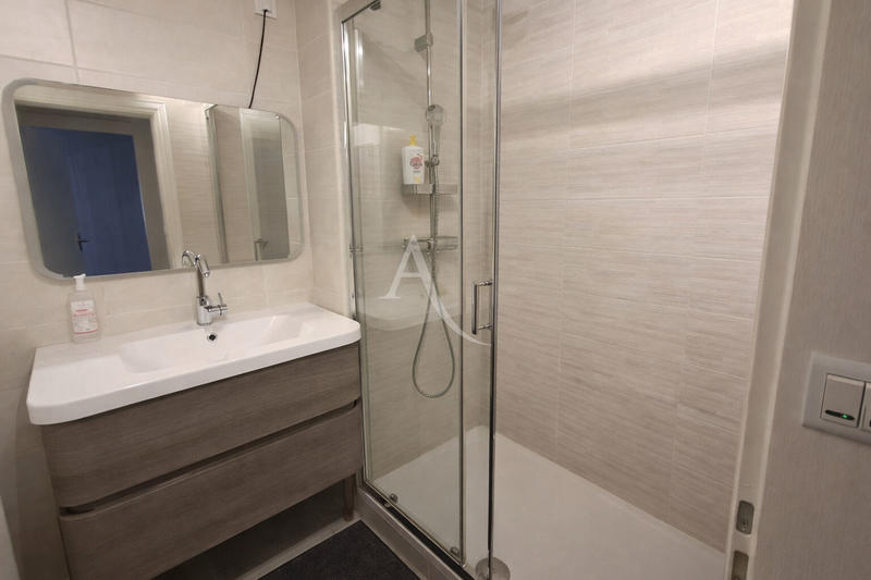 Appartement - 93 m² - 5 pièces