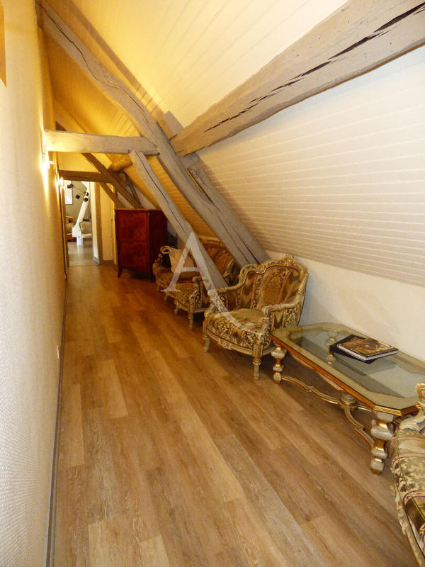 Maison - 303 m² - 7 pièces