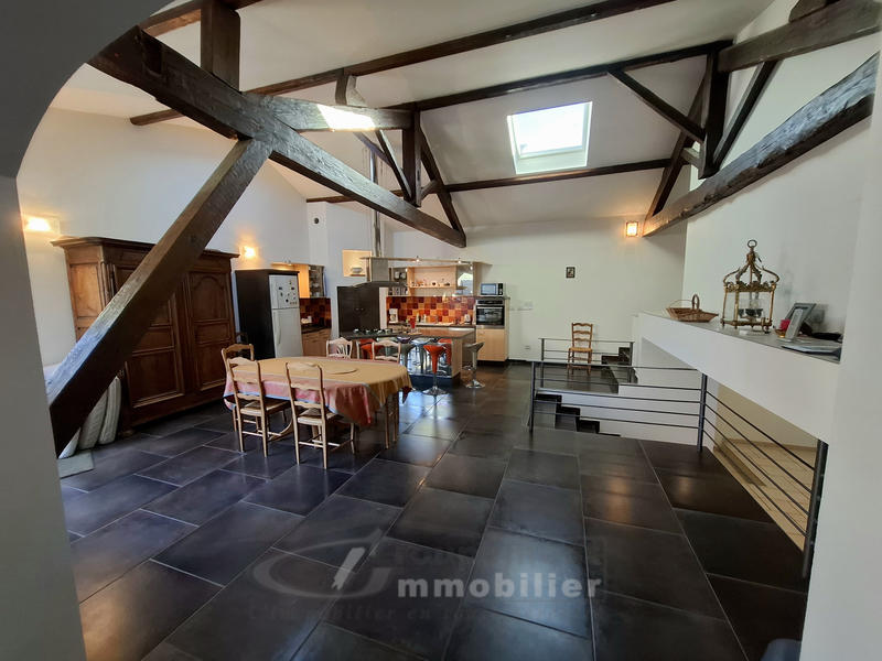 Maison - 230 m² - 6 pièces