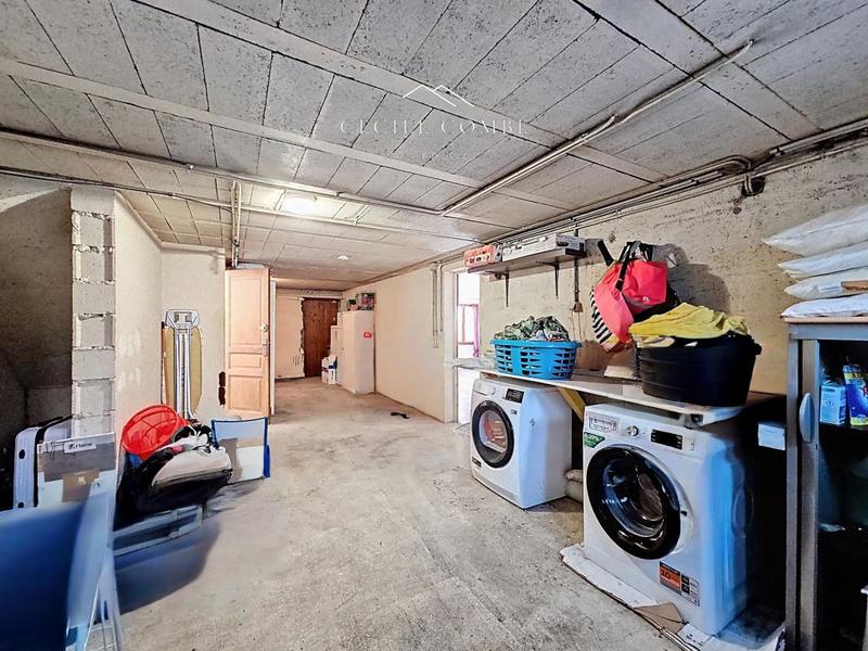 Pavillon - 180 m² - 7 pièces