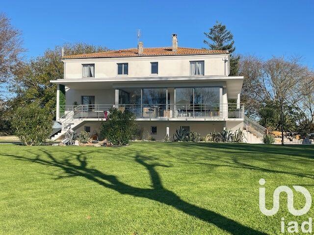 Maison - 290 m² - 9 pièces