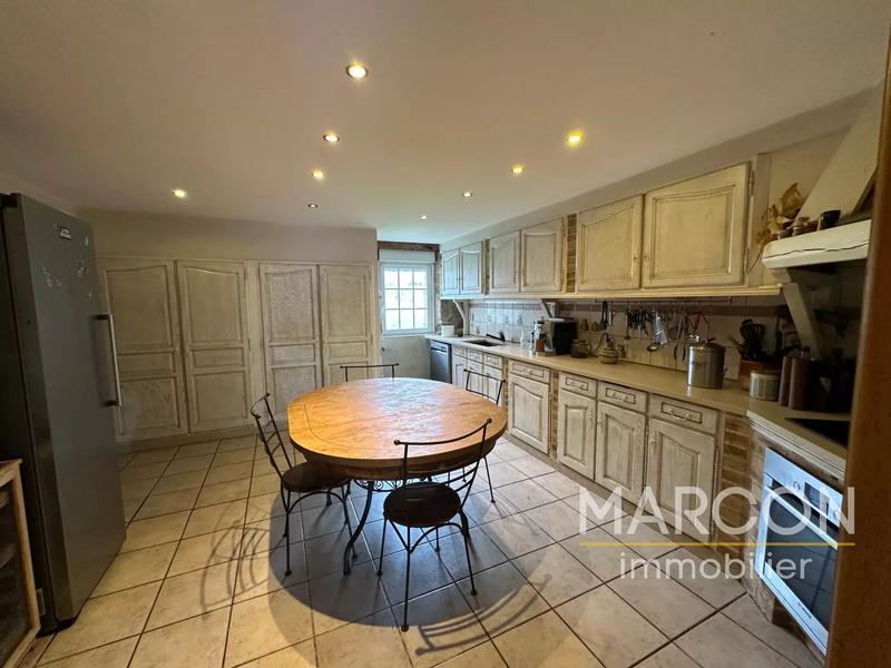 Maison de village - 237 m² - 9 pièces