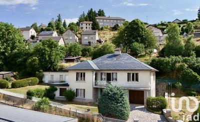 Maison - 211 m² - 8 pièces