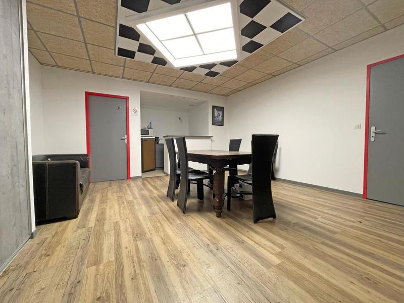 Maison - 490 m² - 4 pièces