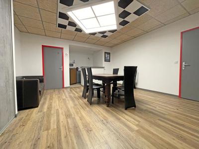 Maison - 490 m² - 4 pièces