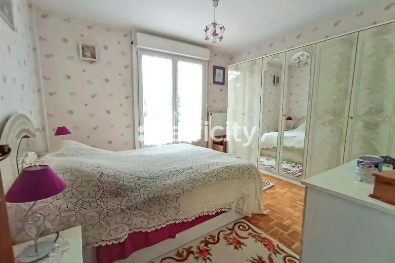 Maison - 122 m² - 8 pièces