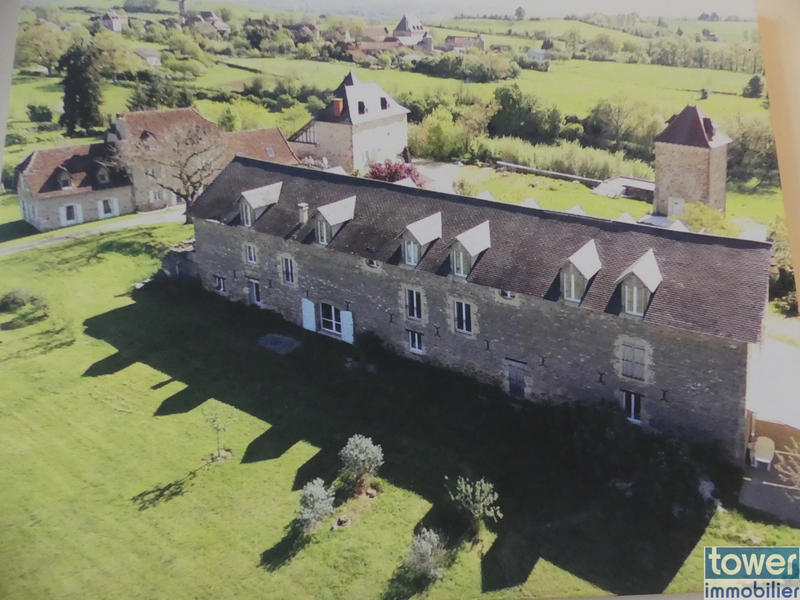 Propriété - 830 m² - 32 pièces