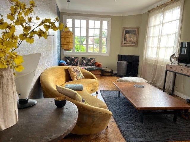 Maison traditionnelle - 275 m² - 8 pièces