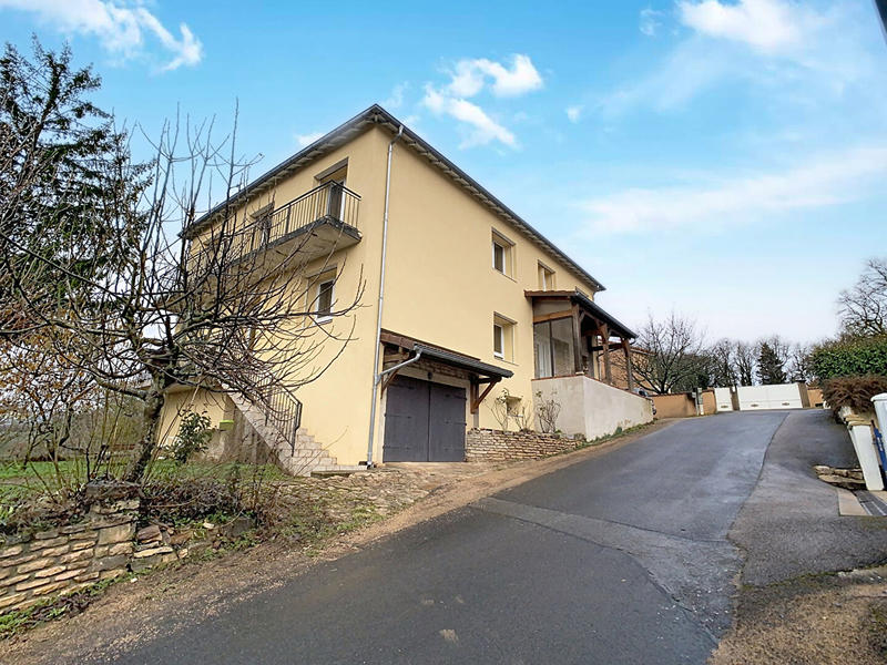 Maison - 280 m² - 11 pièces