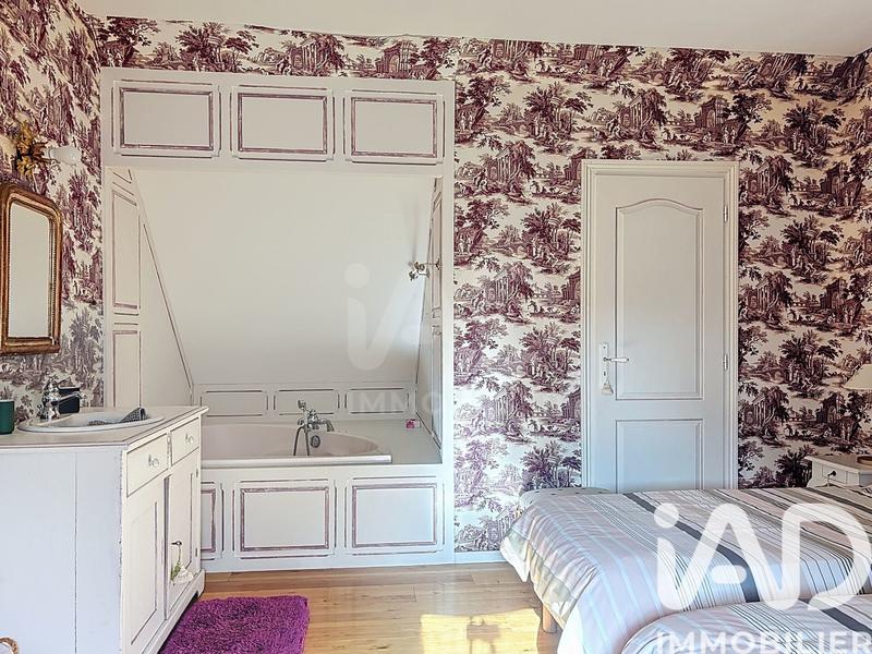 Maison - 238 m² - 9 pièces