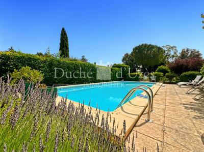 Maison - 166 m² - 5 pièces