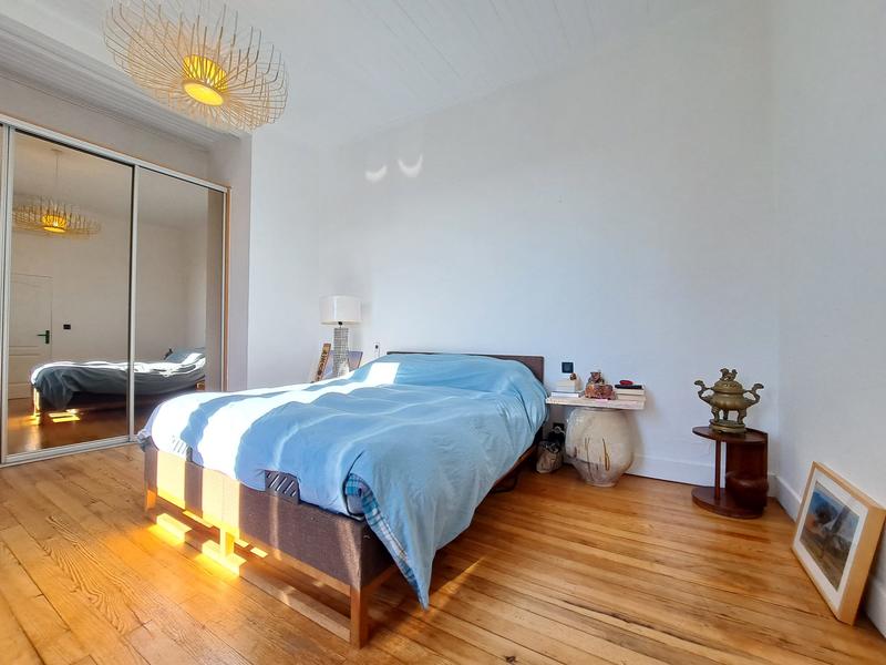 Maison - 221 m² - 9 pièces