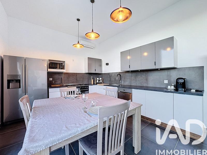 Maison - 207 m² - 8 pièces