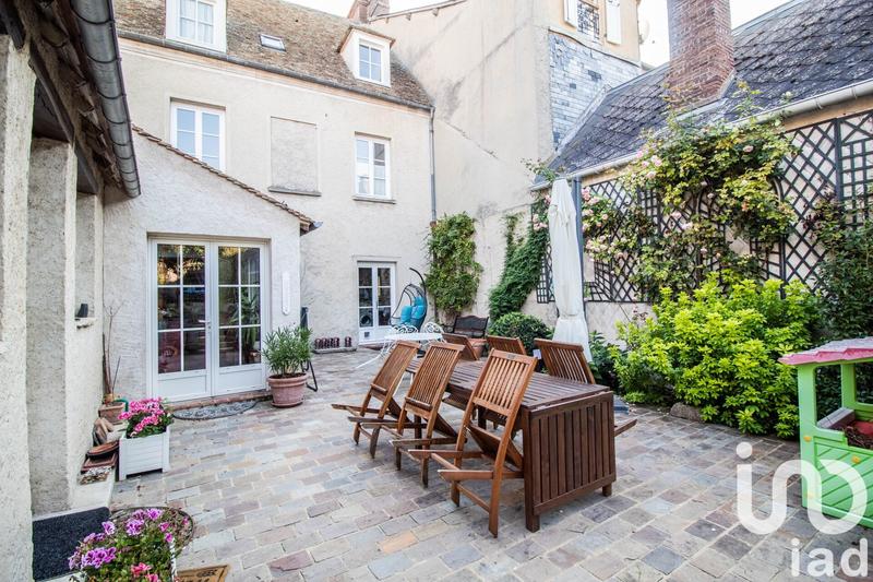 Maison - 285 m² - 9 pièces