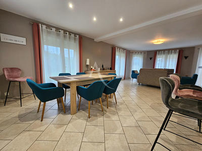 Maison - 213 m² - 7 pièces