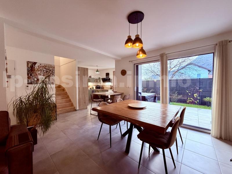 Maison jumelée - 91 m² - 4 pièces