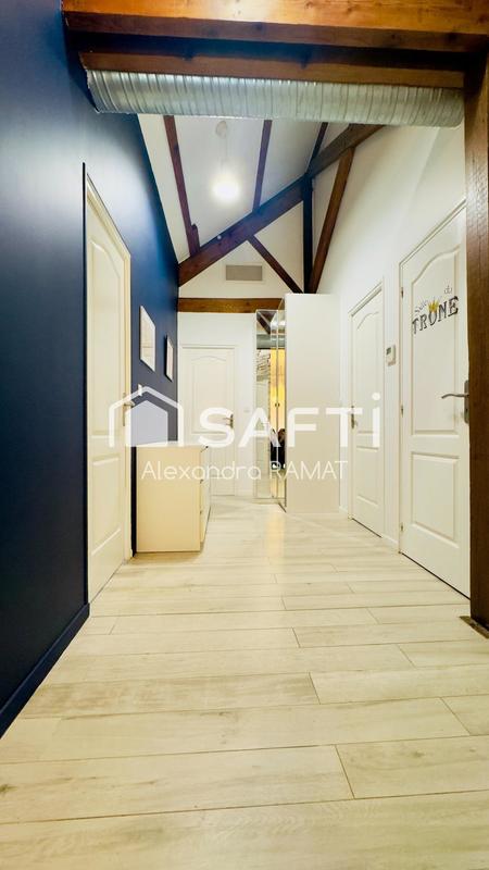 Maison - 300 m² - 8 pièces