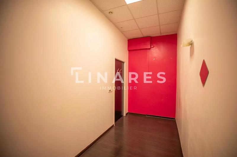 Local commercial - 125 m² - 6 pièces