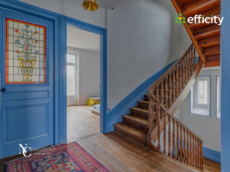 Demeure - 207 m² - 9 pièces