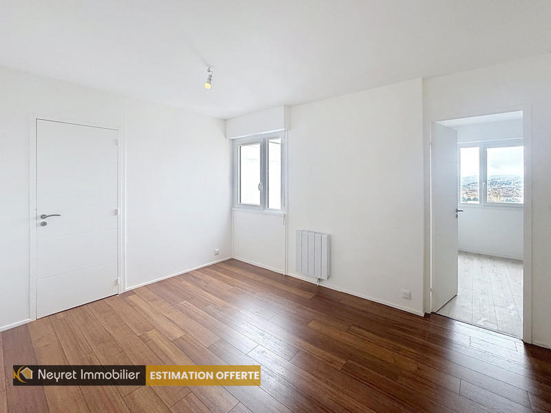 Appartement - 82 m² - 4 pièces