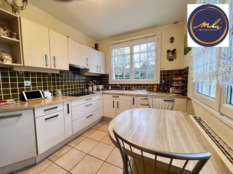 Maison traditionnelle - 175 m² - 8 pièces