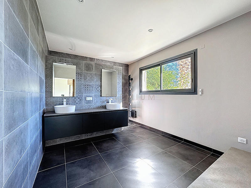 Maison d'architecte - 262 m² - 7 pièces