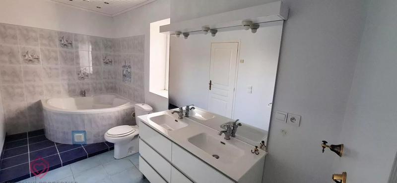 Maison de village - 174 m² - 9 pièces