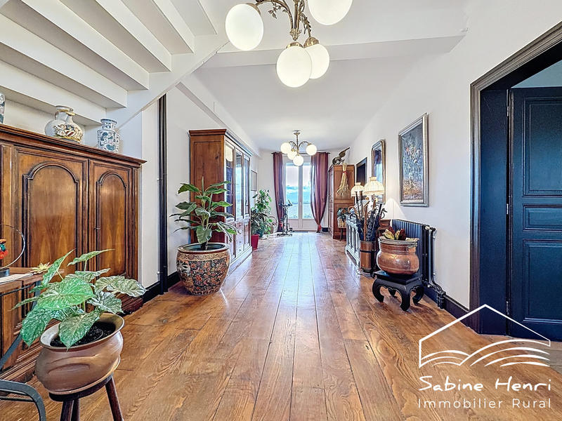 Maison - 223 m² - 8 pièces