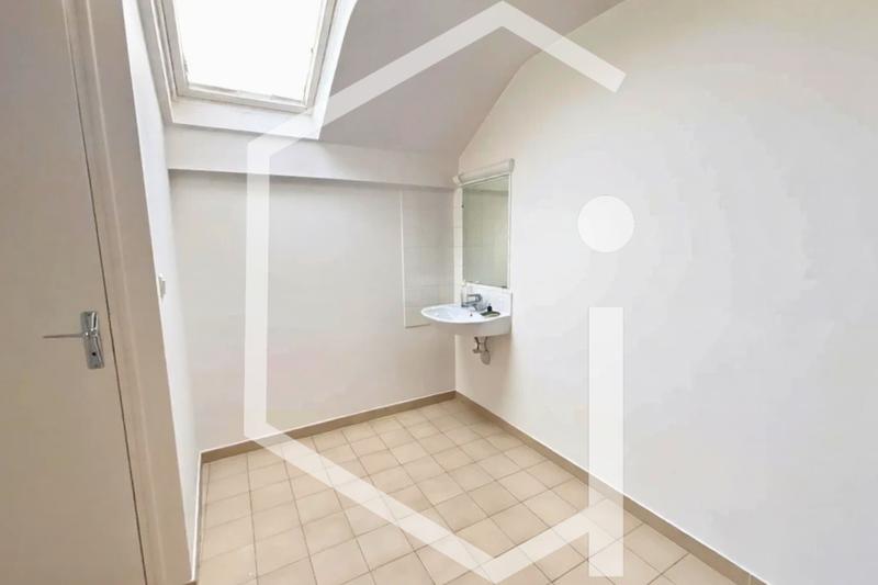 Maison - 325 m² - 18 pièces