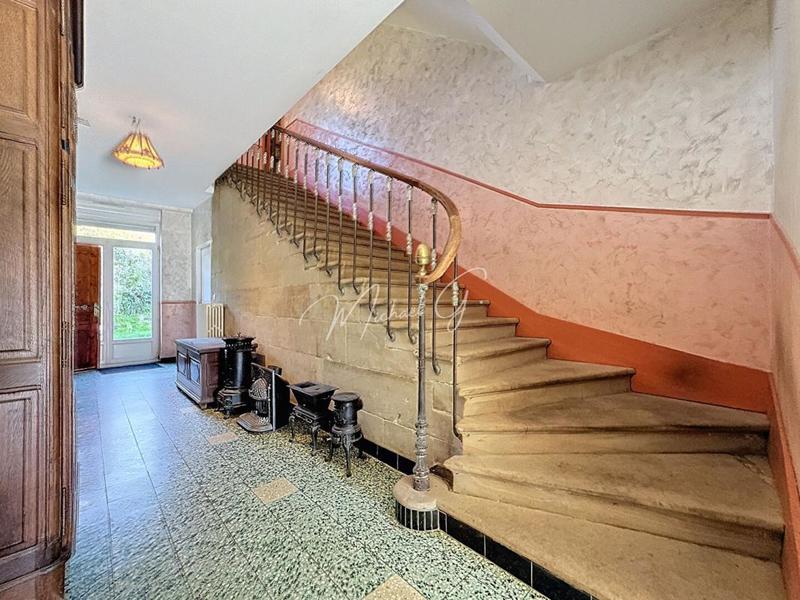 Maison - 282 m² - 8 pièces