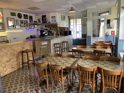 Maison - 250 m² - 9 pièces