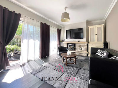 Maison - 219 m² - 7 pièces