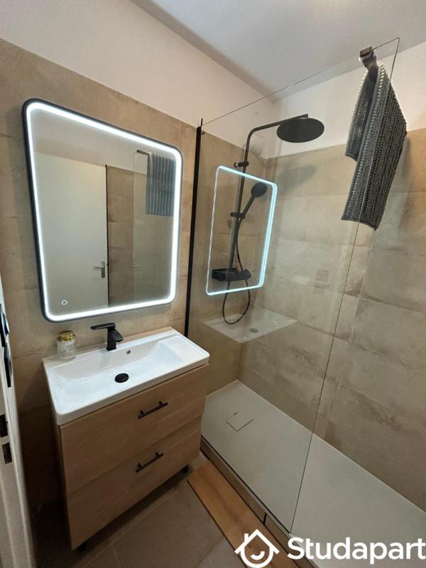 Chambre - 9 m² - 1 pièce