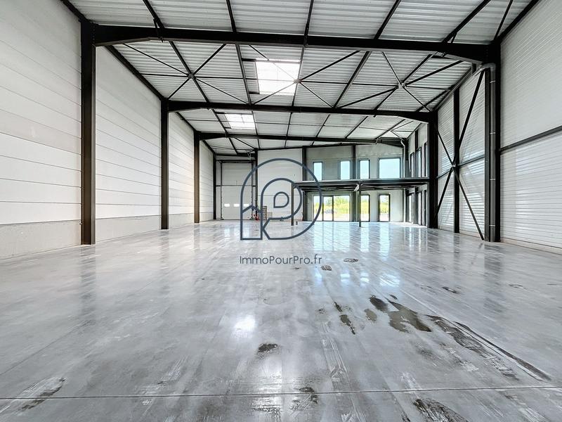 Local d'activités - 683 m²
