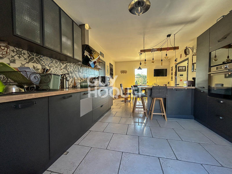 Maison - 250 m² - 10 pièces