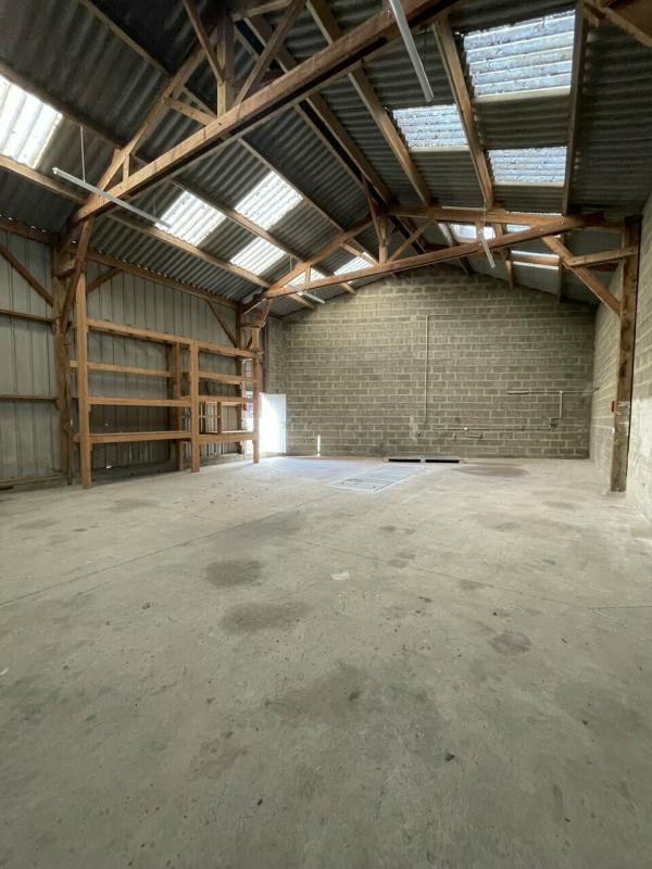 Local d'activité / Entrepôt - 530 m²
