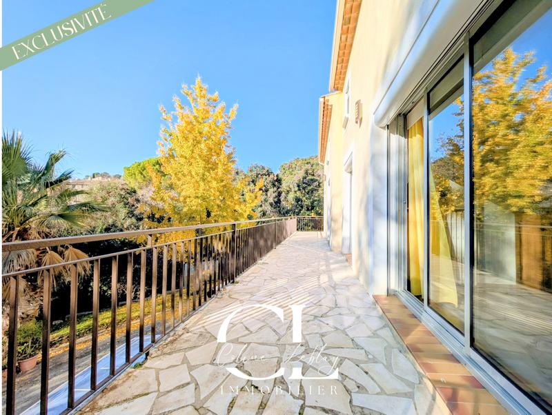 Maison - 219 m² - 6 pièces