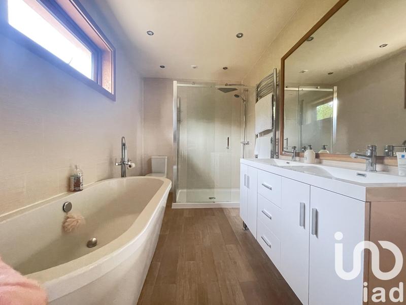 Maison - 200 m² - 7 pièces