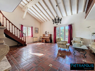 Maison - 278 m² - 9 pièces