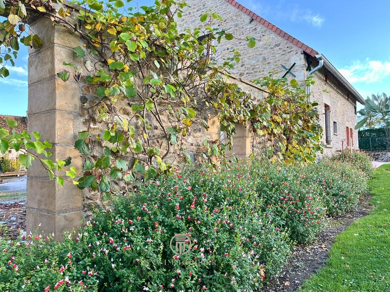 Propriété - 363 m² - 15 pièces