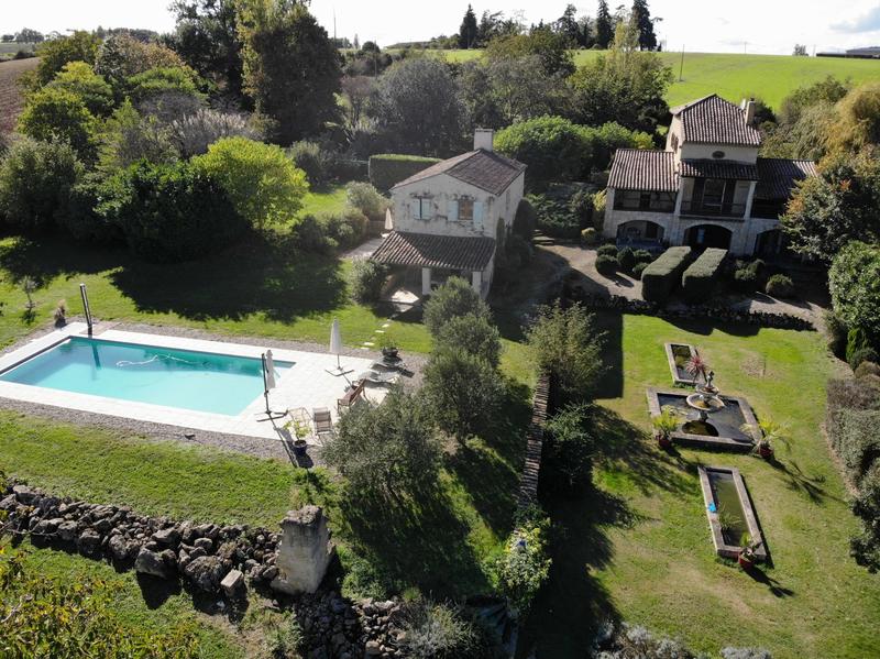 Maison - 283 m² - 10 pièces