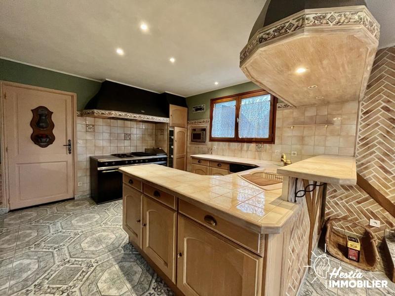 Maison - 218 m² - 8 pièces