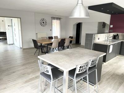 Maison traditionnelle - 194 m² - 7 pièces