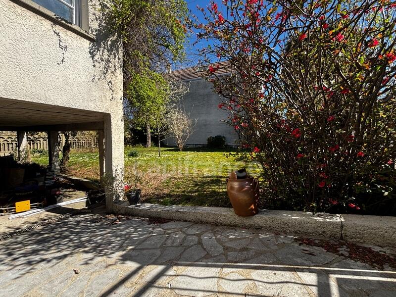 Maison - 220 m² - 8 pièces