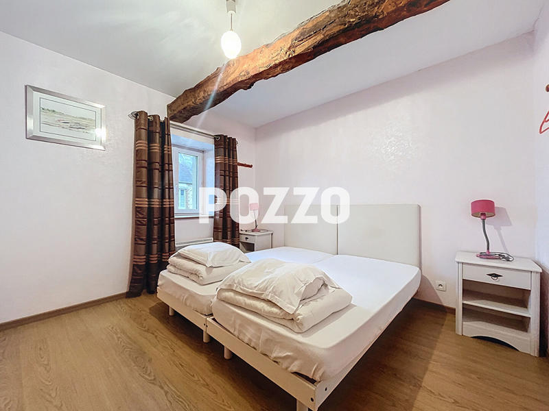 Maison - 240 m² - 16 pièces